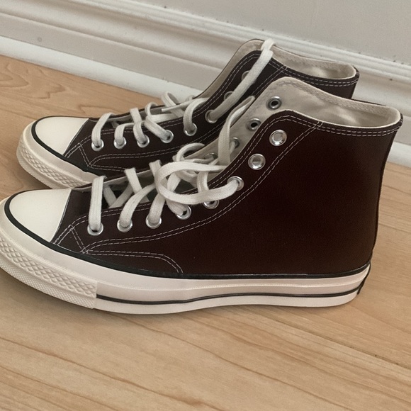 Never worn, glue from manufacturer. - Picture 3 of 3